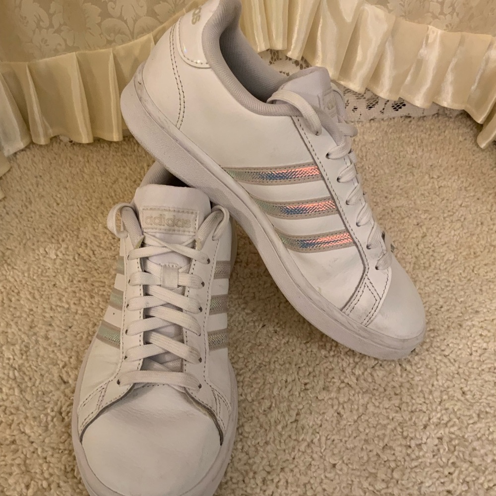 ADIDAS CLOUD WOMENS LEATHER SNEAKERS